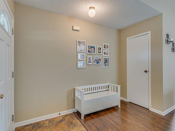 4th image of 414 Wind Wood Dr