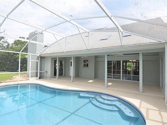 5th image of 364 Sprucewood Ct