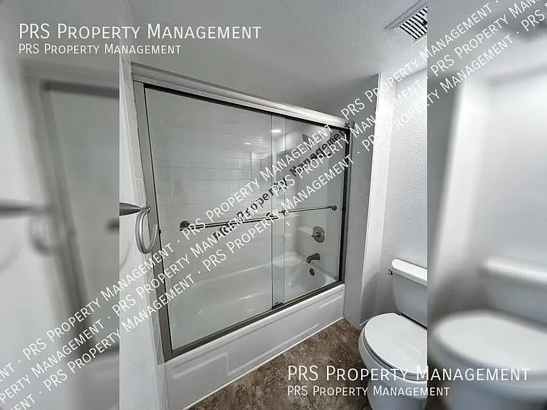 329 E Ambassador Dr — Photo 30