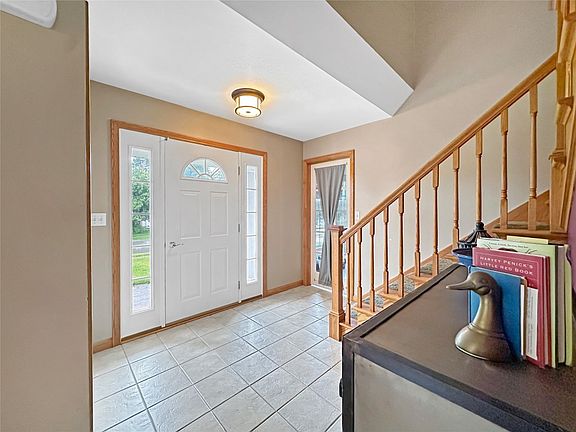 4th image of 2912 Woodview Dr
