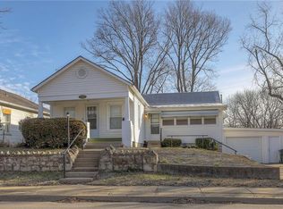706 N 10th St, Leavenworth, KS 66048