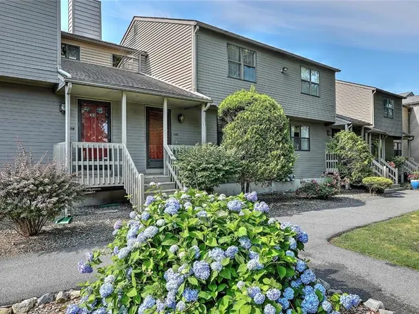 2705 Pinewood Dr, Smithfield, RI 02917