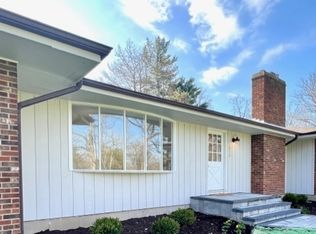 2818 Red Barn Rd, Crystal Lake, IL 60012