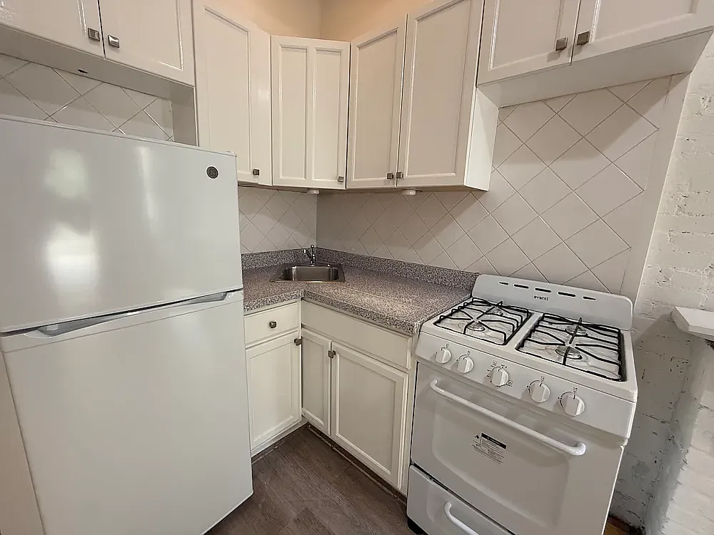 426 West 48th Street — Photo 2