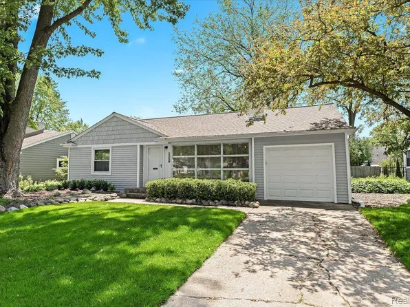 15559 Birwood Ave, Beverly Hills, MI 48025