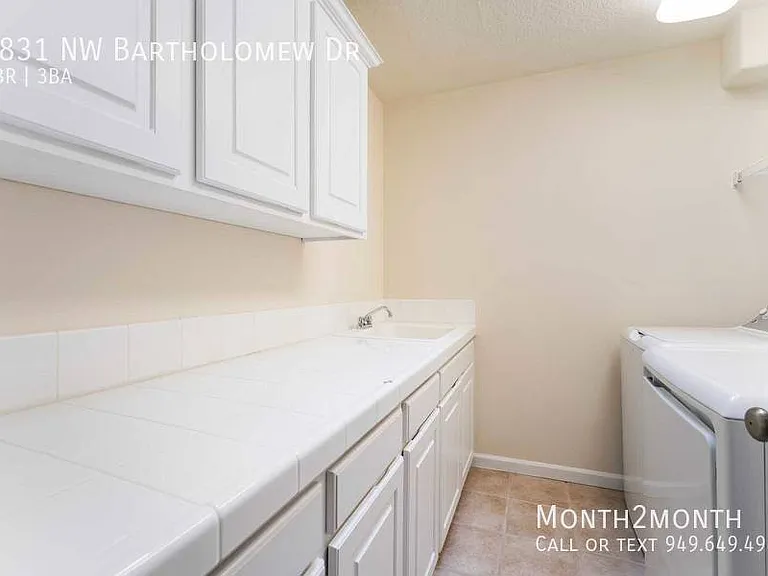9831 NW Bartholomew Dr — Photo 25