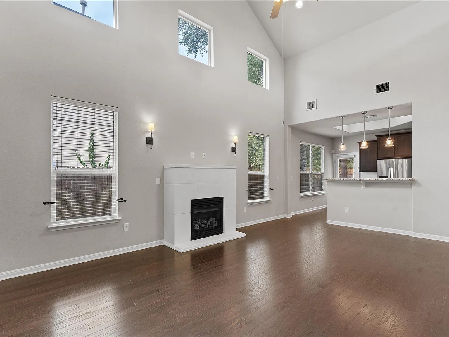 3 bed, 2.5 bath, 1759 sqft, $2,800 — Photo 4