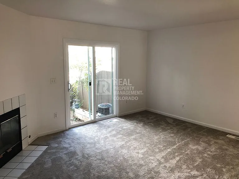 1014 Artemis Cir — Photo 2