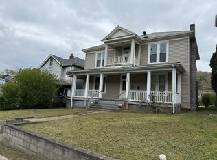 422 W Ridgeway St, Clifton Forge, VA 24422