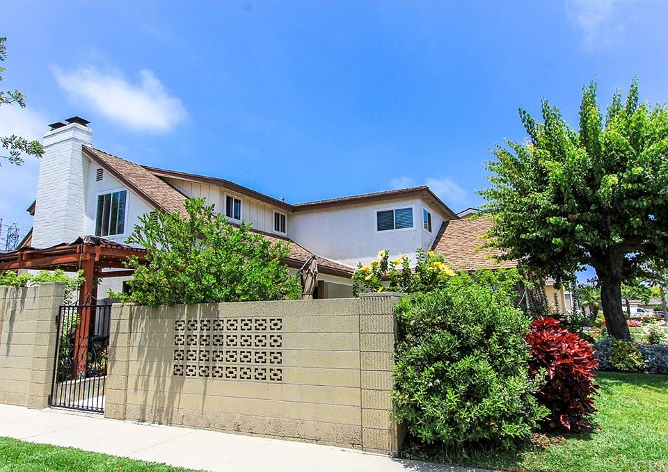 1st image of 165 Stanford Ln