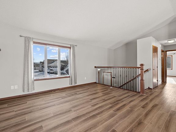 5th image of 271 Greenway Dr
