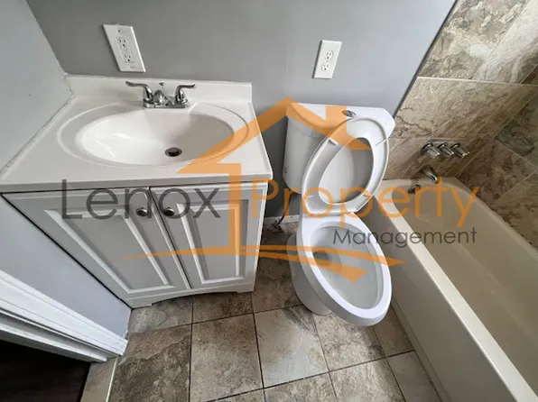 30884 Steinhauer St, Westland, MI 48186