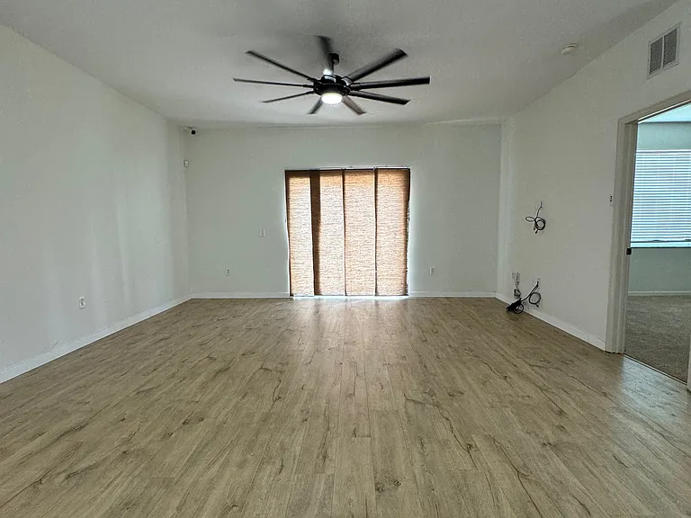 13447 Silvercreek Dr — Photo 8