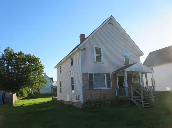 43 2nd Street, Milo, ME 04463