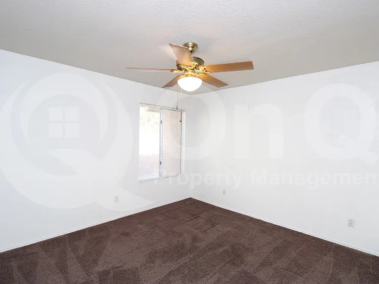 1560 W Kent Dr — Photo 16