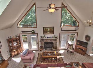 111 Peacock Ct, Lackawaxen, PA 18435