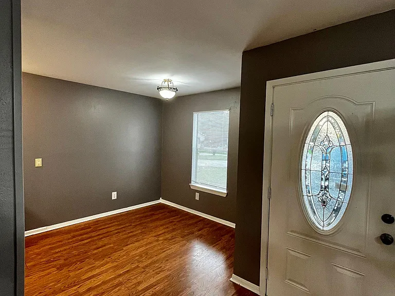 927 Mainer Ln — Photo 6