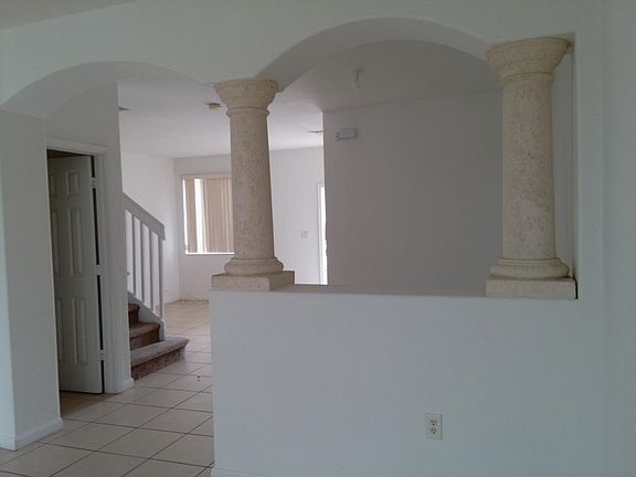2nd image of 2814 SE 16th Ave #120
