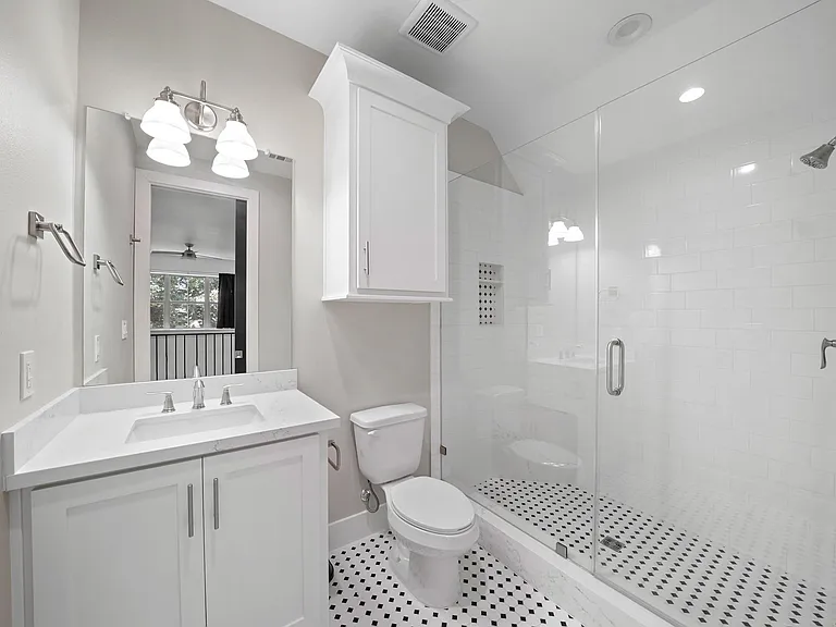 5345 Larkin St — Photo 17