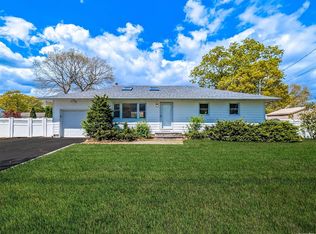 140 Sheets Ave, Holbrook, NY 11741