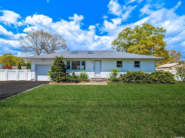 140 Sheets Avenue, Holbrook, NY 11741