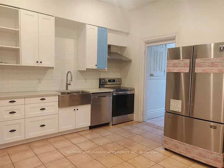 385 Markham St #1 — Photo 4