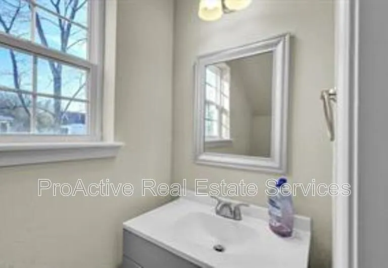 223 N 7th St — Photo 10