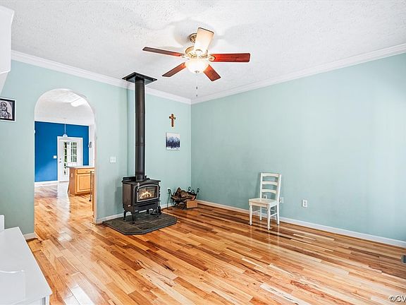 4th image of 160 Maury Ave