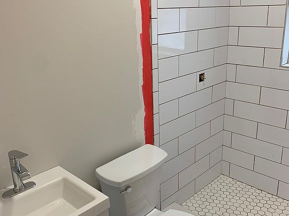 5th image of 2045 Maury Ave #2L