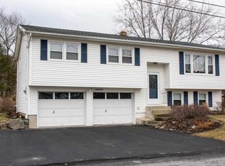 7 Esther Pl, Lake Katrine, NY 12449