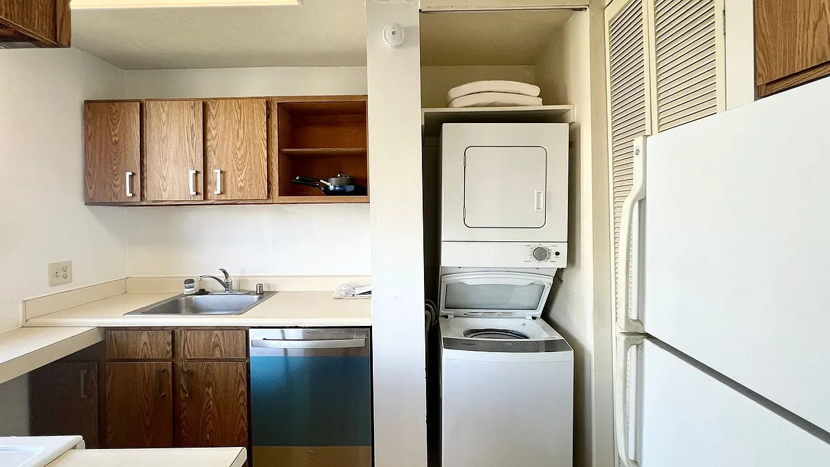 Building Photo - 2121 Ala Wai Blvd #1903