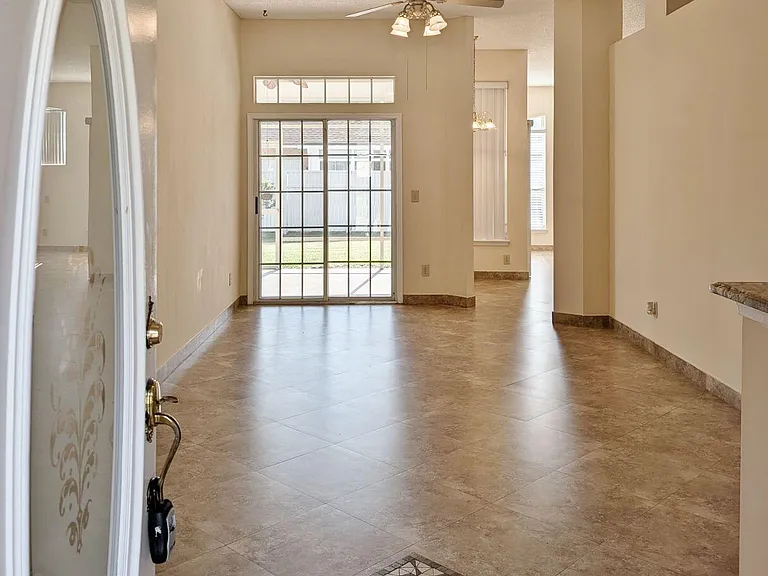 2413 Cedar Trace Dr W — Photo 5