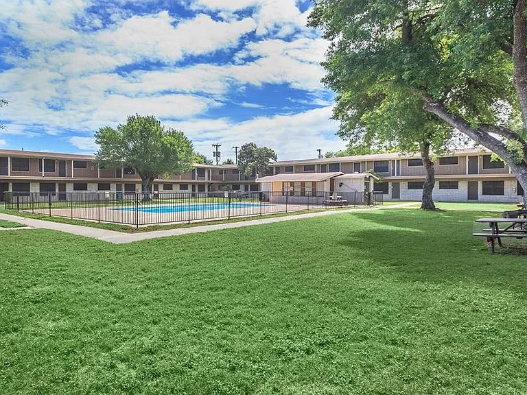 5909 Royalgate Dr — Photo 10