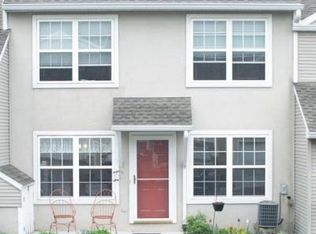 89 Courtyard Dr, Carlisle, PA 17013