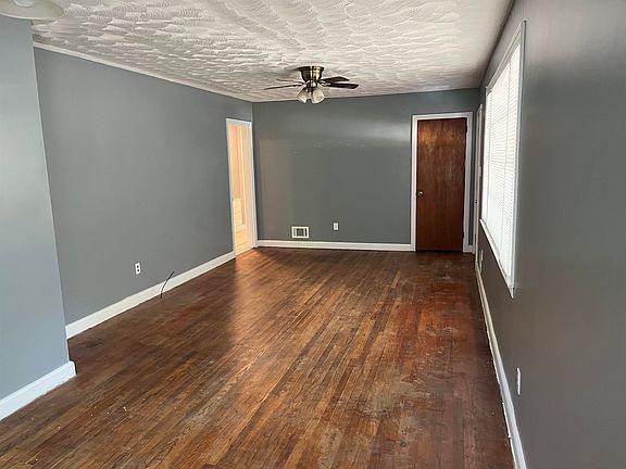 4th image of 823 Magness Dr