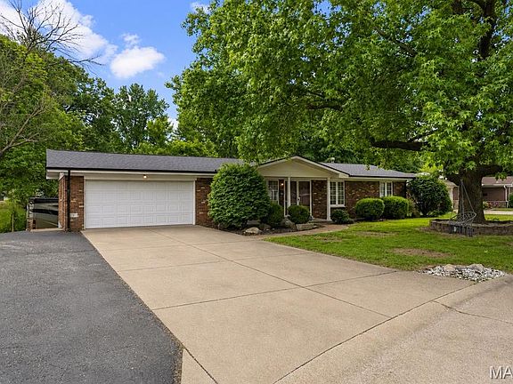 2nd image of 25 Westbury Dr