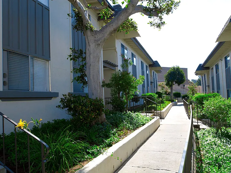 La Mesa Spring Gardens — Photo 38