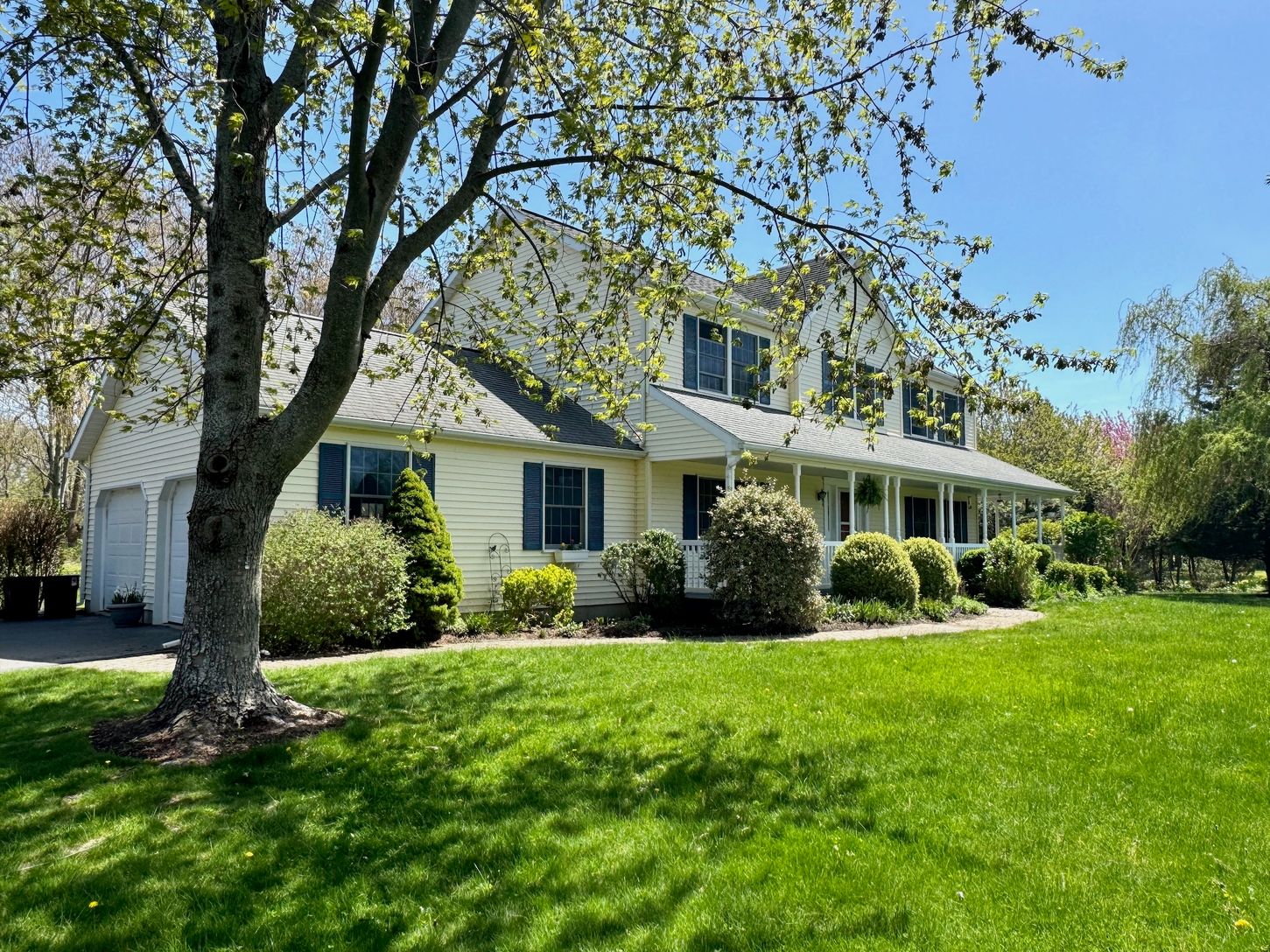 Beautifully Landscaped Walkway to Front Entrance