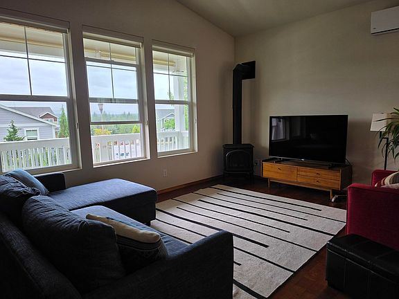 5th image of 20256 Hillsong Pl NE