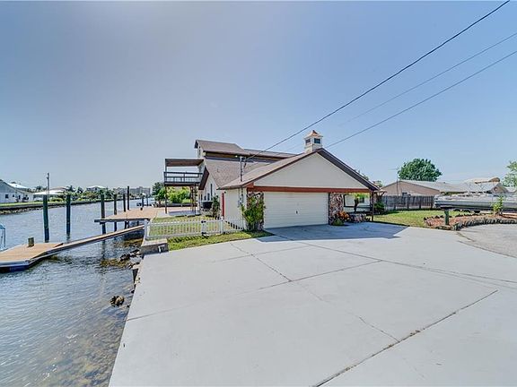 5th image of 13839 Darlene Ave