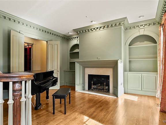 4th image of 1277 Wellesley Grn