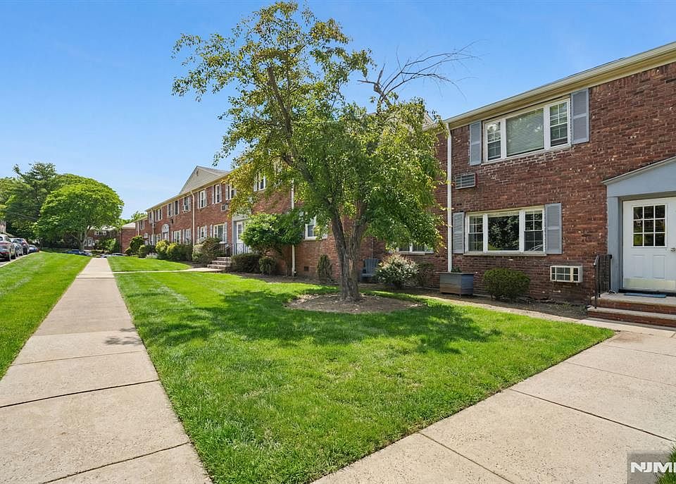 1st image of 18 Wedgewood Dr APT 25