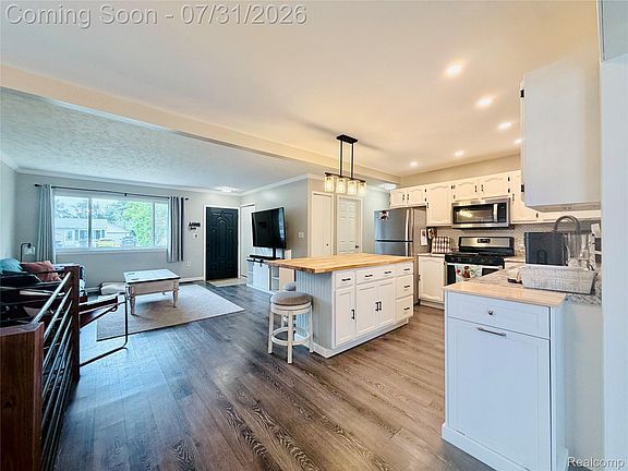 3rd image of 678 Georgia Ave