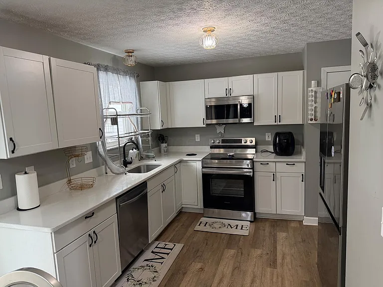 8305 Crete Ln — Photo 15