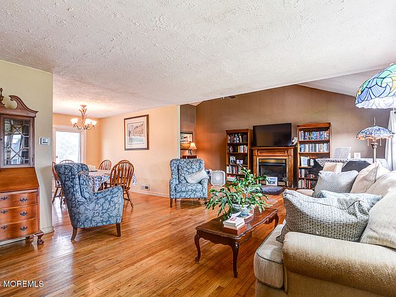 5th image of 105 Fairway Drive