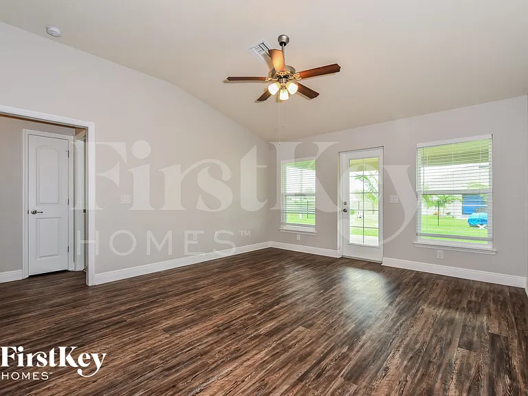 2716 NW 3rd Ave — Photo 5