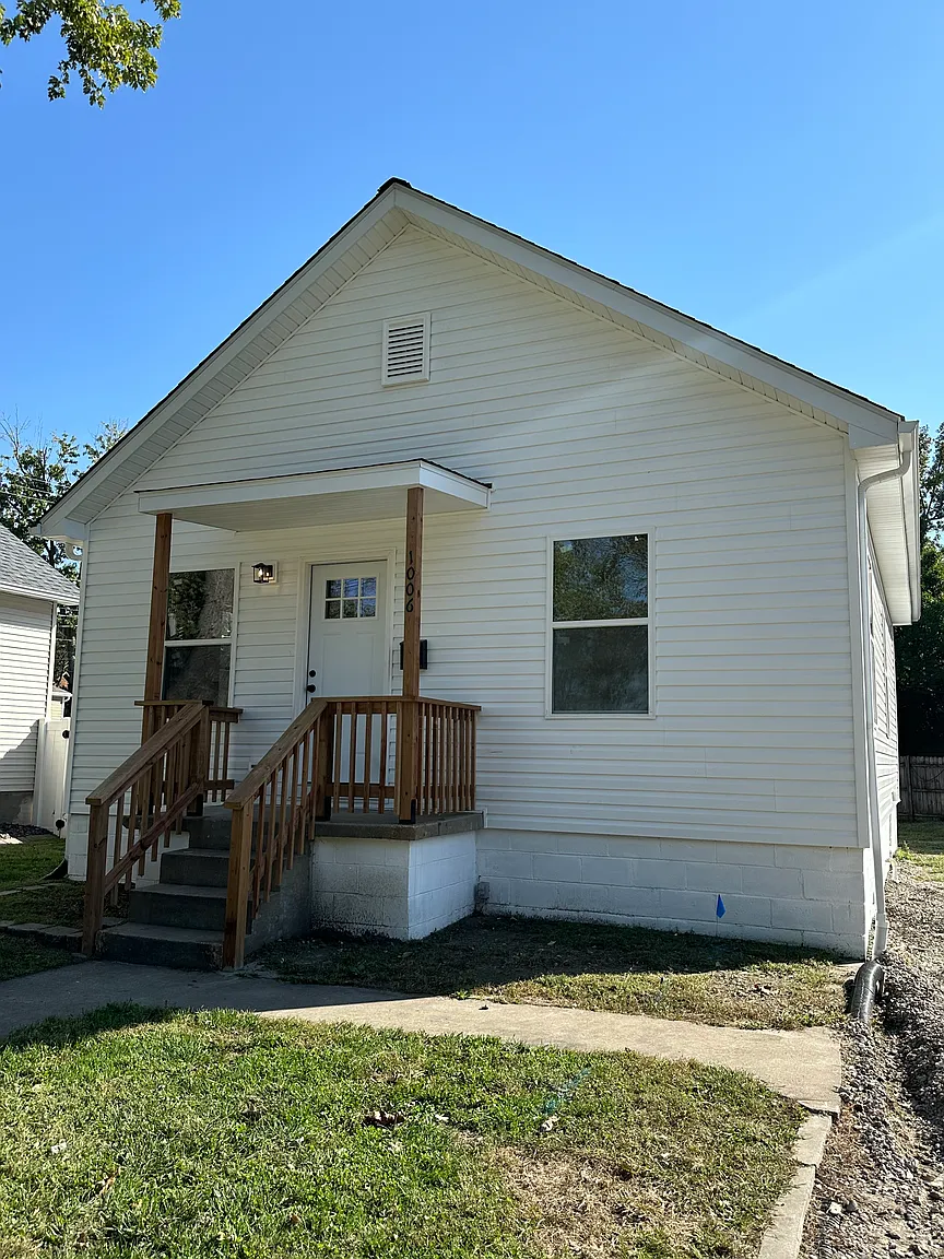1006 6th St photo 1