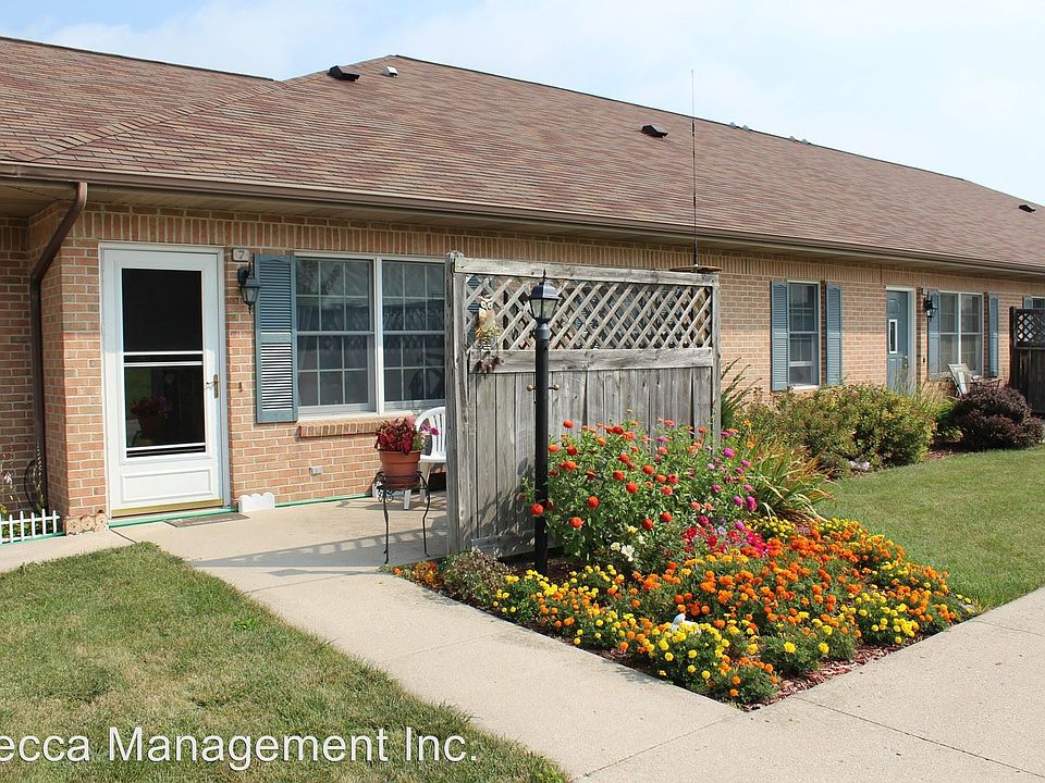 1st image of 720 Trail Dr APT 03