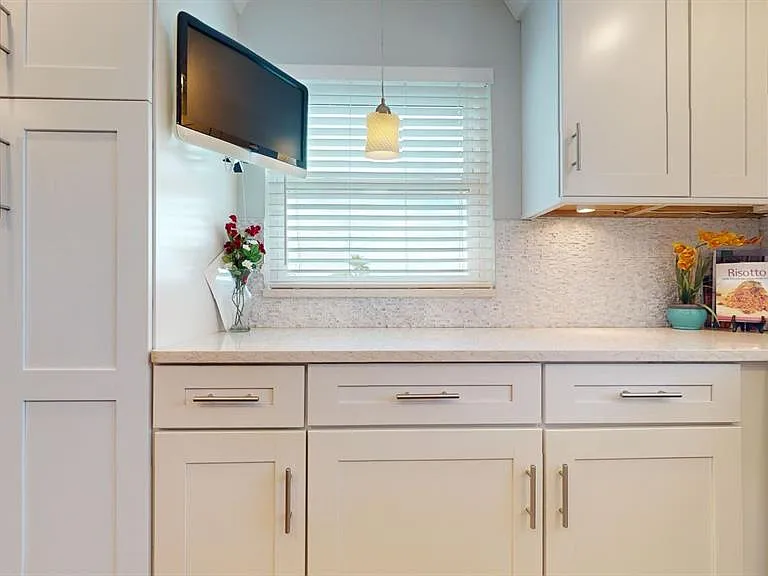 1120 N Shore Dr NE #501 — Photo 26