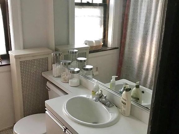 5th image of 4455 N Leavitt St APT 2